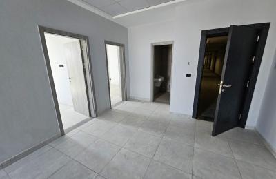 polyclinic for rent in Hale town